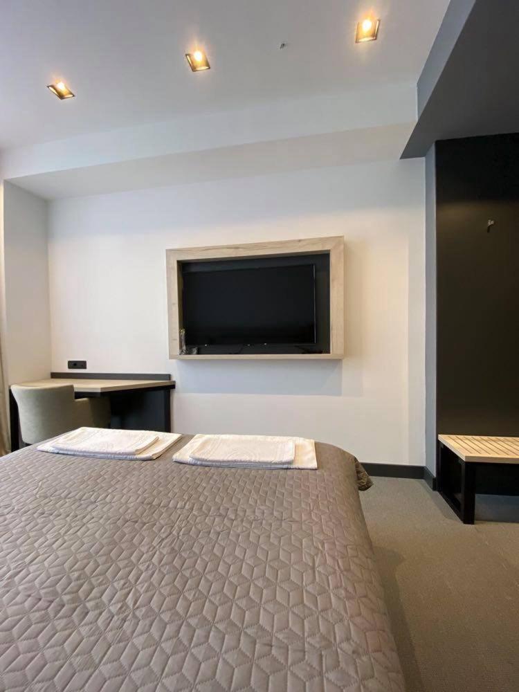 Super Seven Inn Belgrade Room photo