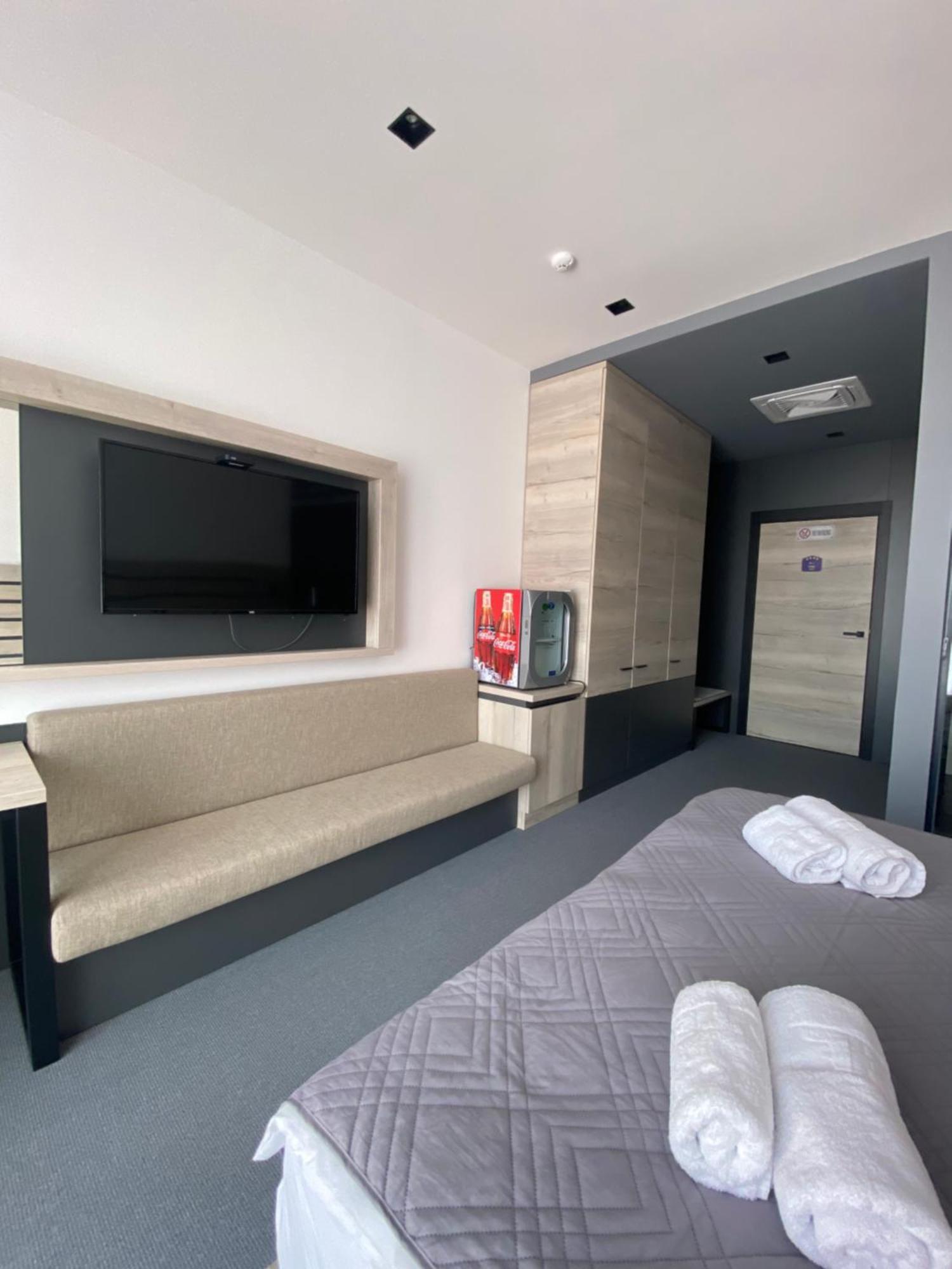 Super Seven Inn Belgrade Room photo