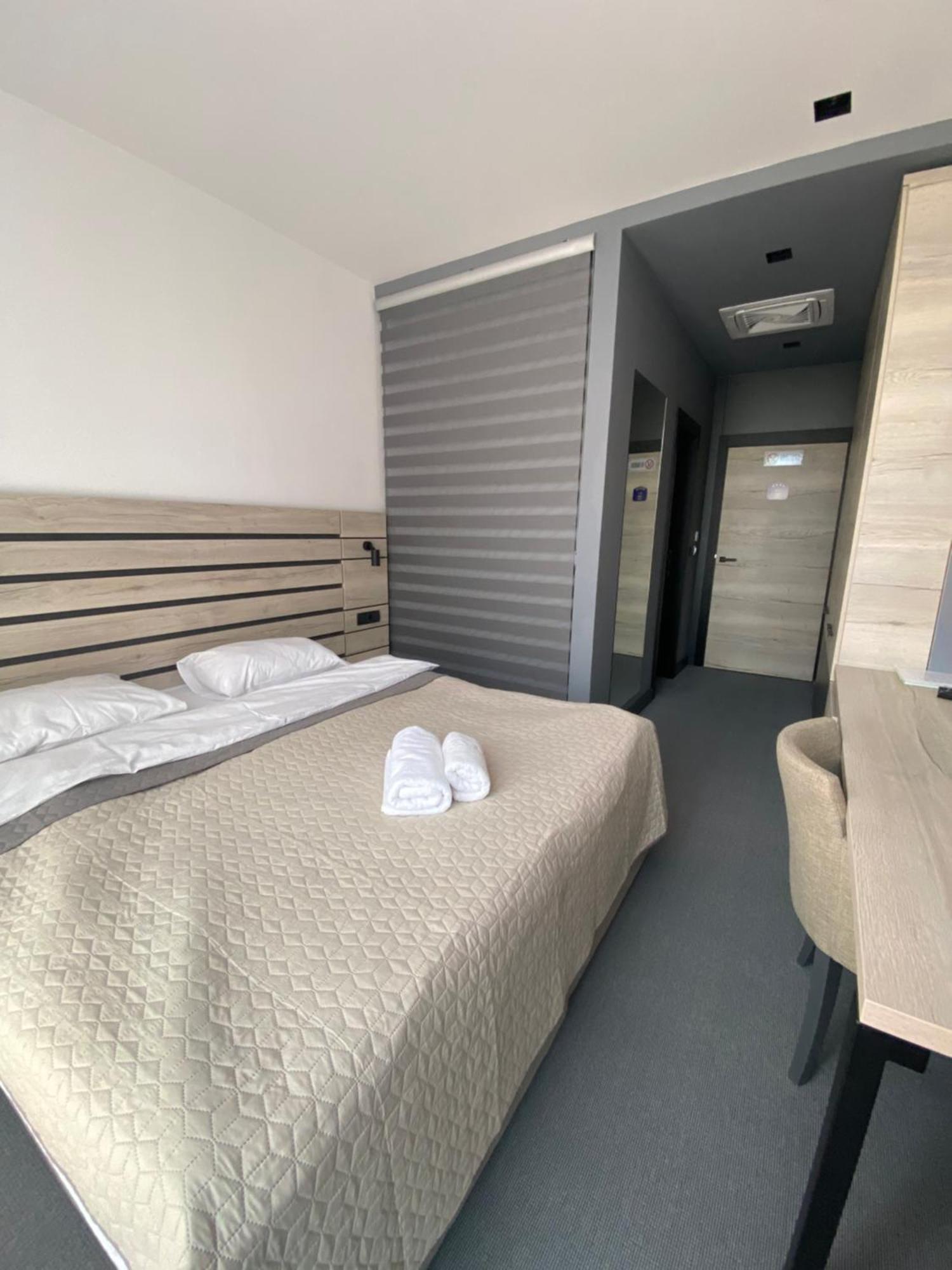 Super Seven Inn Belgrade Room photo